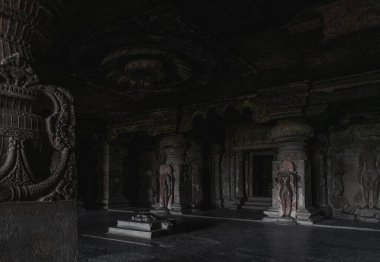 Ellora Mağaraları: Eşsiz Tapınak Kompleksi. Maharashtra. Hindistan.