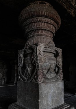 Ellora Mağaraları: Eşsiz Tapınak Kompleksi. Maharashtra. Hindistan.
