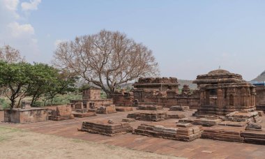 Pattadakal antik bir tapınak şehridir, antik Hindu mimarisinin seçkin örneklerinden biridir. Hindistan.