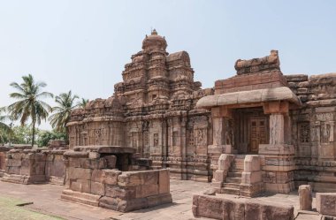 Pattadakal antik bir tapınak şehridir, antik Hindu mimarisinin seçkin örneklerinden biridir. Hindistan.
