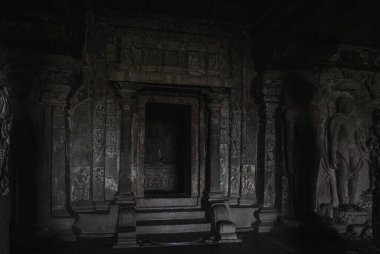 Ellora Mağaraları: Eşsiz Tapınak Kompleksi. Maharashtra. Hindistan.