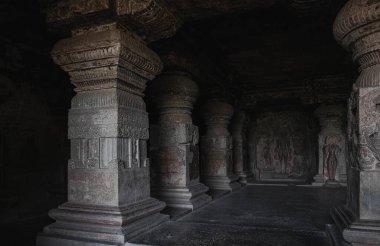 Ellora Mağaraları: Eşsiz Tapınak Kompleksi. Maharashtra. Hindistan.