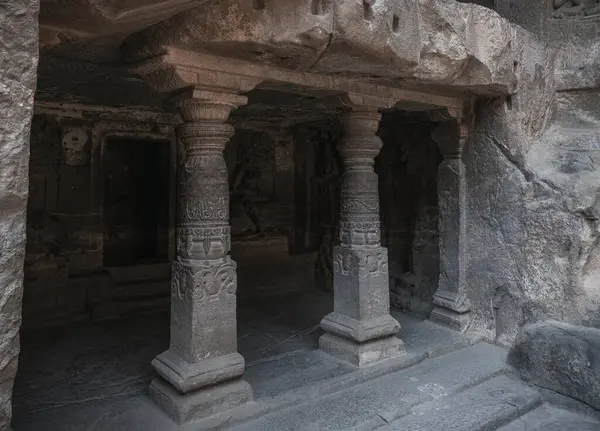 Ellora Mağaraları: Eşsiz Tapınak Kompleksi. Maharashtra. Hindistan.