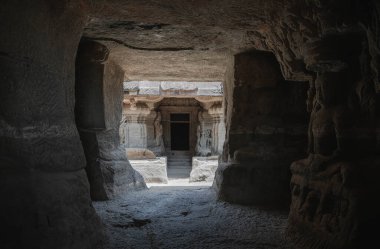 Ellora Mağaraları: Eşsiz Tapınak Kompleksi. Maharashtra. Hindistan.