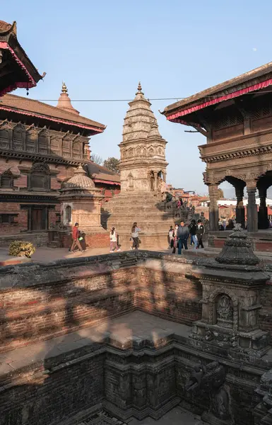 Bhaktapur, Nepal 'in başkenti Katmandu' nun doğusunda antik bir Nepal şehridir..