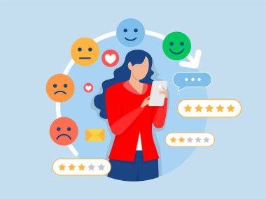 Müşteri geribildirim konsepti, kredi notu ya da memnuniyet ölçümü için akıllı telefon kullanan kadın, müşteri memnuniyet seviyesi emoji seviyesi. İyi ve kötü duyguları olan geri bildirim yıldız derecesi.