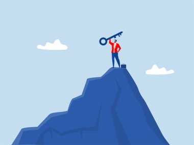 İş başarısı konsepti için anahtar galibiyet, iş adamı dağ kaldırmada zirveye tırmanır kariyer hedefi kavramına ulaşır başarı gökyüzünün anahtarıdır.