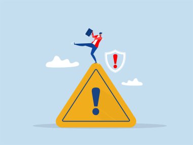 Tedbirli işadamı ünlem sembolü üzerine düşerken dikkat et, dikkat et. risk veya sorun uyarısı