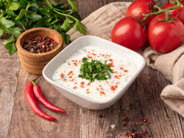 Suzma sosu, salata, ulusal sos.