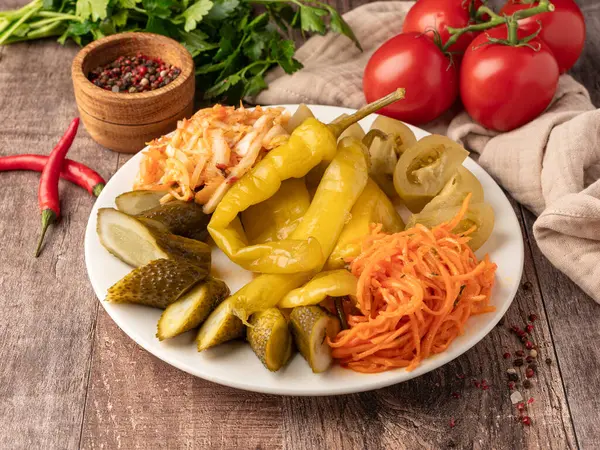 Turşu, salata, salatalık, domates, lahana, tuzlu