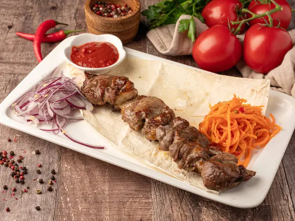 Shashlik, kebap, ızgarada et