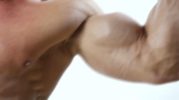 Musclé Bodybuilder Homme Debout Torse Montrant Ciselé Torse Abdos Pectoraux — Video
