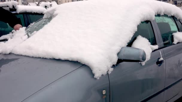 Man Cleaning Car Windshield Snow Ice Snow Storm — Stock Video
