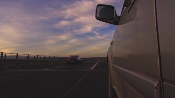 Jechałem Autostradą Zachodzie Słońca Widok Zewnątrz Samochodu — Wideo stockowe