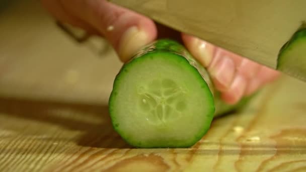 Gezond Eten Dieet Concept Close Zicht Vrouwelijke Handen Snijden Fabio — Stockvideo