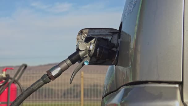 ガソリンスタンドで現代のSuv車のLpg充填 — ストック動画