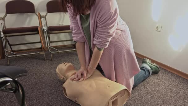Cpr First Aid Training Session Mannequin — Vídeos de Stock