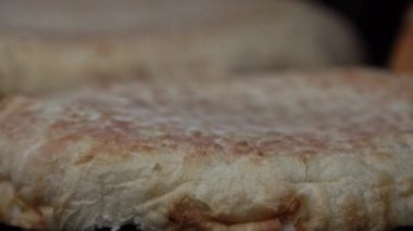 Izgarada tahıllı burger ekmeği yapıp ızgara yapıyorum. Kırsal yemek..