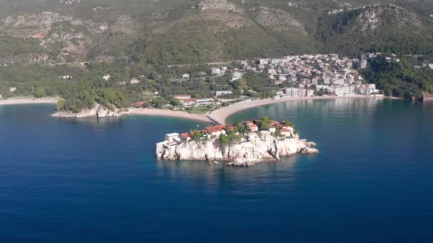Aerial Video Famous Tourist Location Sveti Stefan Island Picturesque Adriatic — Vídeo de Stock