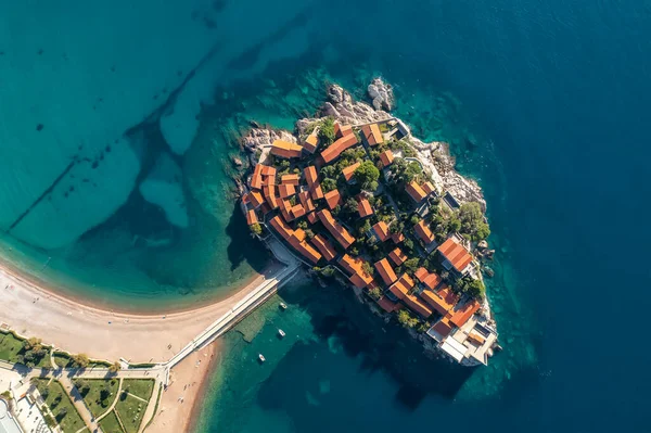 Vista Panorâmica Aérea Famosa Localização Turística Ilha Sveti Stefan Pitoresca — Fotografia de Stock