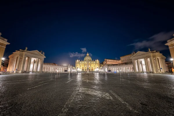Scenic View Illuminated Facade Famous Peter Basilica Peter Square Blue — Stock Photo, Image
