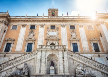 Roma, İtalya 'daki Piazza del Campidoglio' daki Palazzo Senatorio 'nun güzel yüzü.