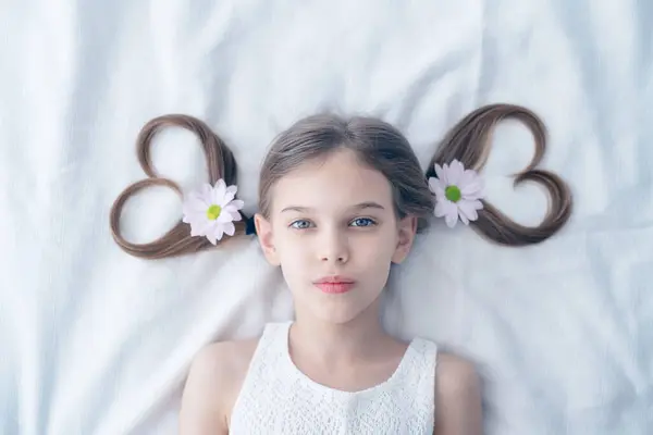 Close Shot Pastel Tones Beautiful Caucasian Girl Heart Shaped Ponytails — Stock Photo, Image