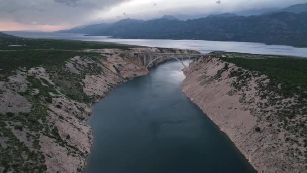 Luftpanorama Video Mit Der Maslenica Brücke Einer Bogenbrücke Der Nähe — Stockvideo