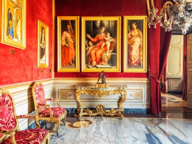 Roma, İtalya - 10 Eylül 2022: Roma, İtalya 'daki Palazzo Colonna' nın görkemli ve zengin iç mekanından ayrıntılar.