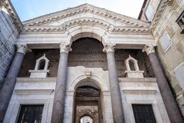 Güzel 3.-4. yüzyıl Roma İmparatoru Diocletian 'ın Hırvatistan' ın Split kentindeki yazlık sarayının ön yüzü