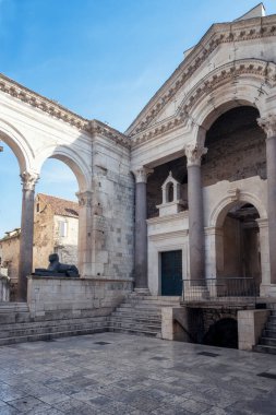 Güzel 3.-4. yüzyıl Roma İmparatoru Diocletian 'ın Hırvatistan' ın Split kentindeki yazlık sarayının ön yüzü