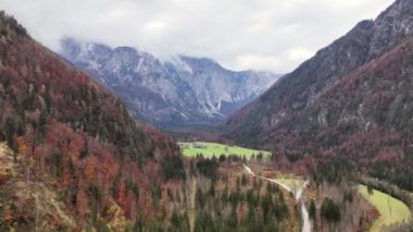 Logar Vadisi (Logarska Dolina) ve Solcava Panoramatik Yolu, Slovenya 'nın inanılmaz sonbahar videosu