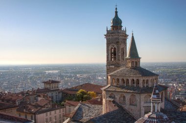 Bergamo, Lombardy, İtalya 'daki Santa Maria Maggiore Bazilikasının manzarası
