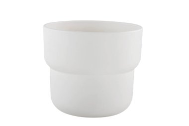 Boş plastik kap beyaz arkaplanda izole edildi