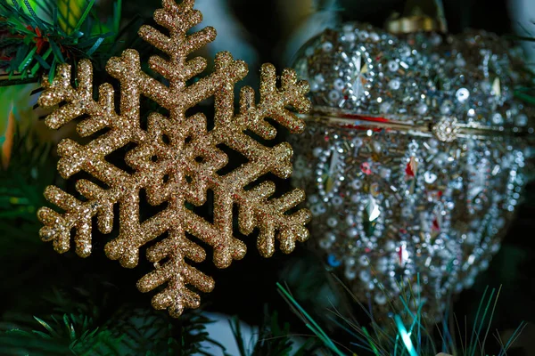 Floco Neve Dourado Coração Cintilante Árvore Natal Feliz Ano Novo — Fotografia de Stock