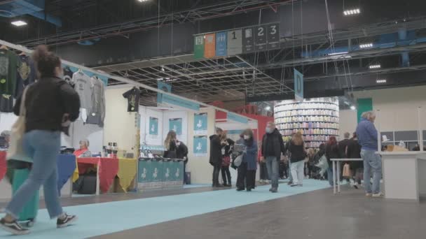International Book Fair Турин Італія October 2021 Відвідувачі Прогулювались Трибунах — стокове відео