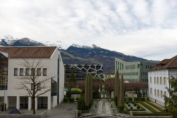 Panorámás Kilátás Nyílik Alpok Körül Vaduz Központjában Liechtensteinben Kiváló Minőségű — Stock Fotó