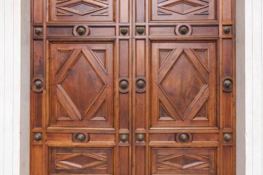 Güzel, klasik, ahşap kapı. Yüksek kalite fotoğraf