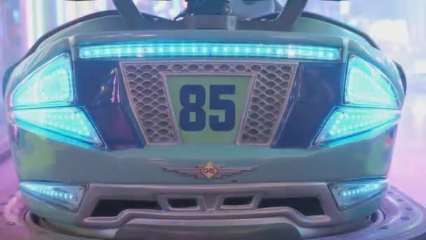 Lampu Berkedip Sebuah Mobil Karnaval Bemper Rekaman Berkualitas Tinggi 25Fps — Stok Video