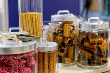 Dondurmalı cam kavanozların bileşimi. Yüksek kalite fotoğraf