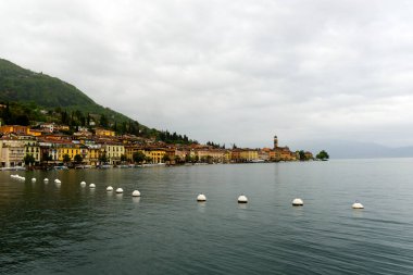 Salo şehri, İtalya: Garda Gölü 'nün panoramik manzarası. Yüksek kalite fotoğraf