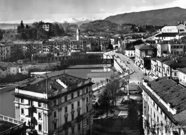 Ivrea, 1958, şehrin posta kartı, şimdi de sanayi tarihi için dünya mirası alanı. Yüksek kalite fotoğraf