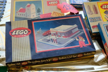 Grugliasco, İtalya - 21 Ocak. 2024: 50 'lerden kalma klasik Lego setleri. Yüksek kalite fotoğraf