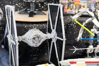 Grugliasco, İtalya 21 Aralık 2024: Star Wars Tie Interceptor Lego 75348 numaralı setten figürler. Yüksek kalite fotoğraf