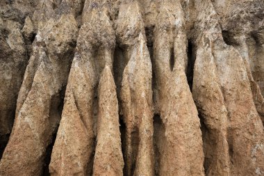 Toprak erozyonundan kaynaklanan büyük vadiler. Yüksek kalite fotoğraf