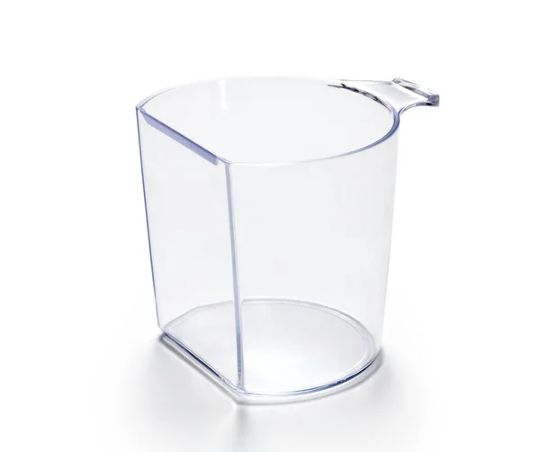 空白塑料测量杯在白色背景下分离 — 图库照片