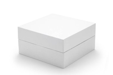 Beyaz arka planda izole edilmiş beyaz karton kutu
