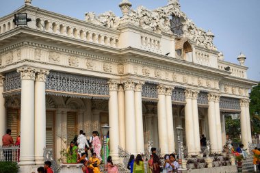 14 Şubat 2024 'te Hindistan, Batı Bengal, Kolkata' da bulunan ünlü bir tapınak olan Parshwanath Jain Tapınağının manzarası