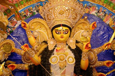 Tanrıça Devi Durga 'nın Idol' ü Kolkata, Batı Bengal, Hindistan 'da bir puja pandalında. Durga Puja, Hinduizm 'in tüm dünyada kutlanan ünlü ve büyük bir dini festivali..