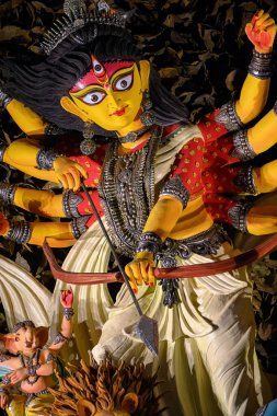 Tanrıça Devi Durga 'nın Idol' ü Kolkata, Batı Bengal, Hindistan 'da bir puja pandalında. Durga Puja, Hinduizm 'in tüm dünyada kutlanan ünlü ve büyük bir dini festivali..